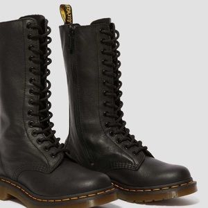 1B99 Black Dr Martens